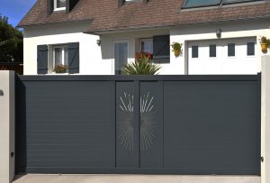 portail moderne avec motif