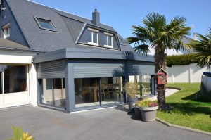 veranda alu avec volets roulants